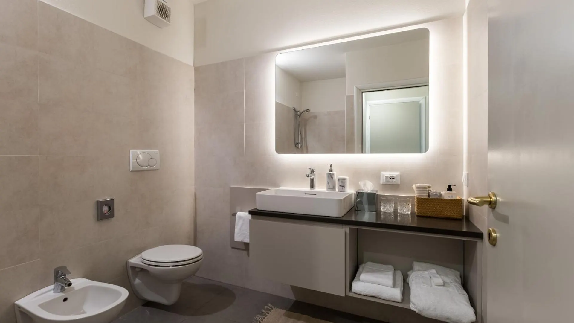 June Stay Lake Garda Brenzone sul Garda Aparthotel