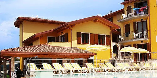 June Stay Lake Garda Brenzone sul Garda 3*,