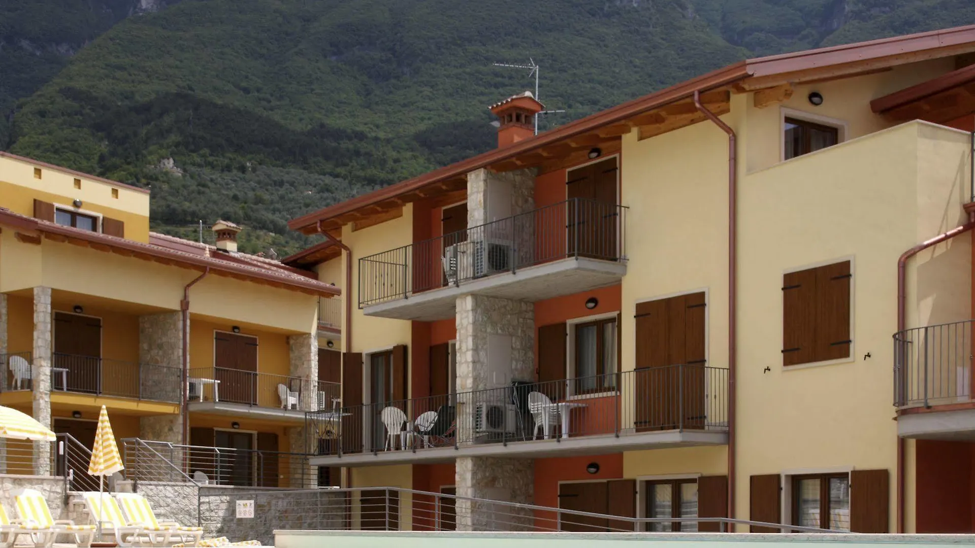 June Stay Lake Garda Brenzone sul Garda Aparthotel