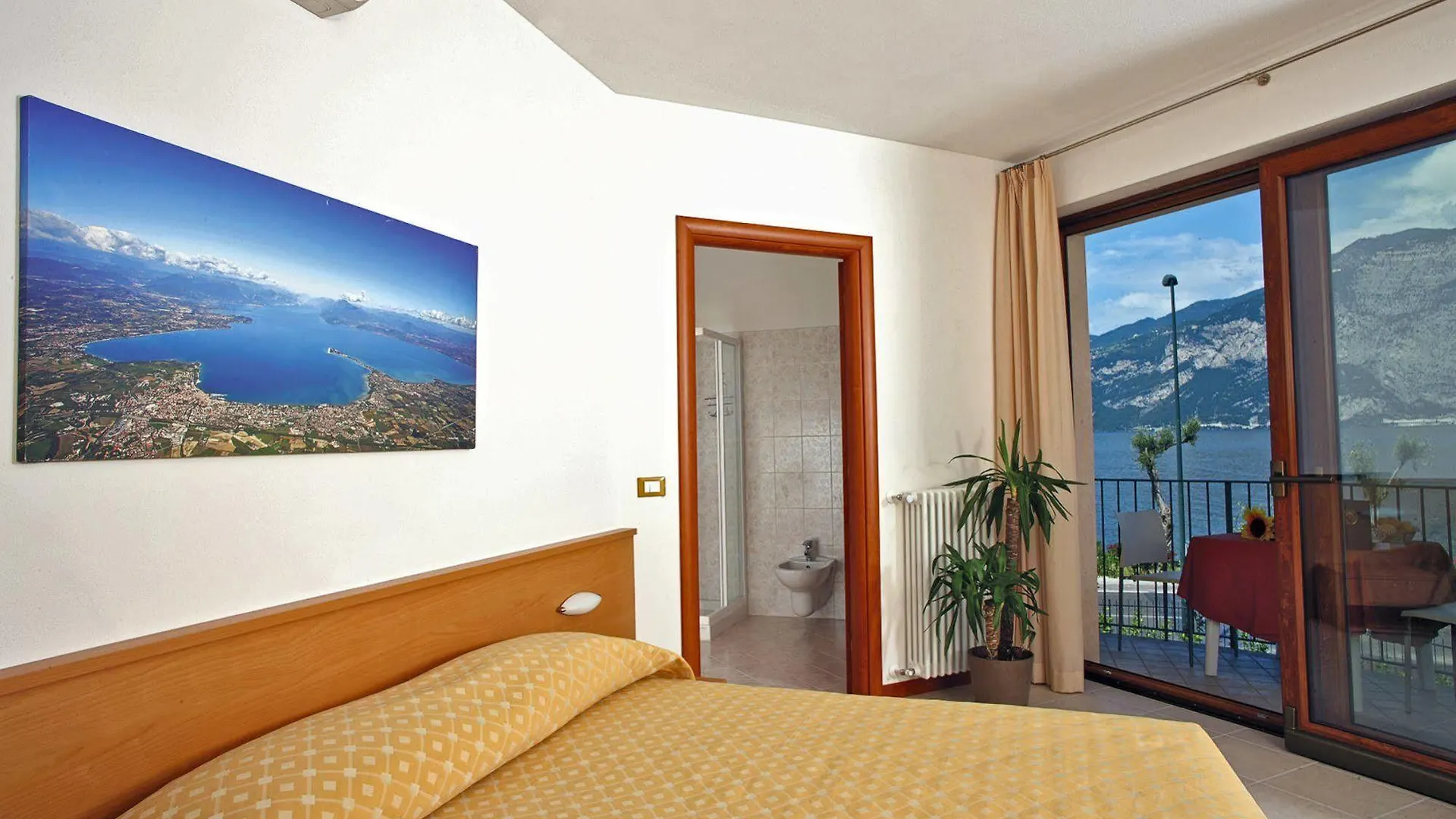 Aparthotel June Stay Lake Garda Brenzone sul Garda