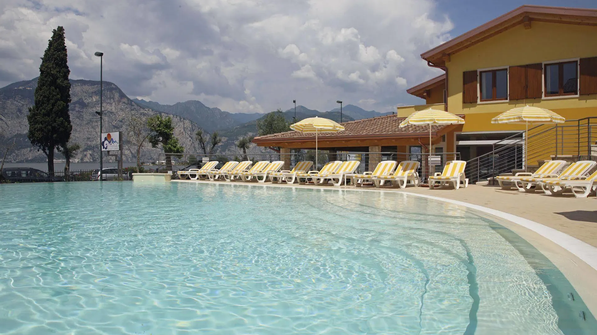 June Stay Lake Garda Brenzone sul Garda Aparthotel
