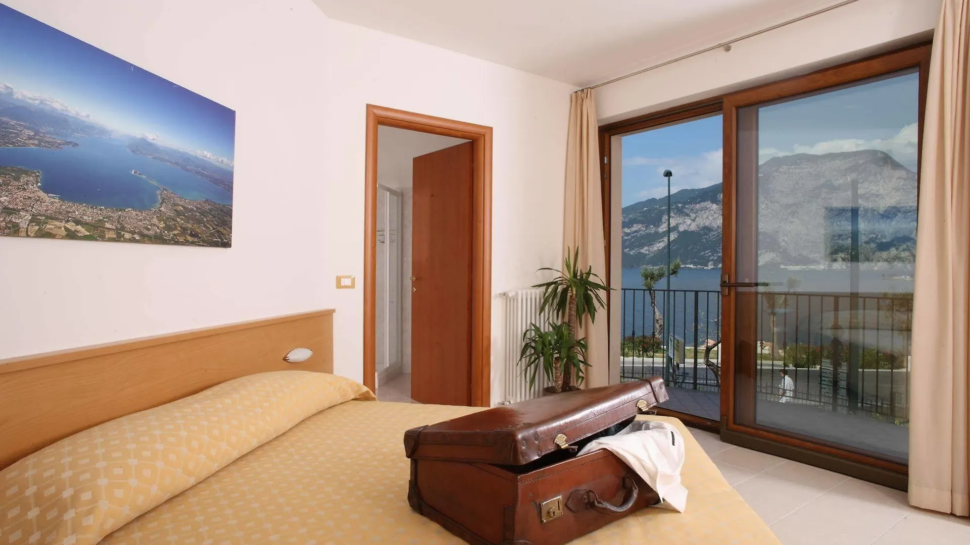 June Stay Lake Garda Brenzone sul Garda 3*,