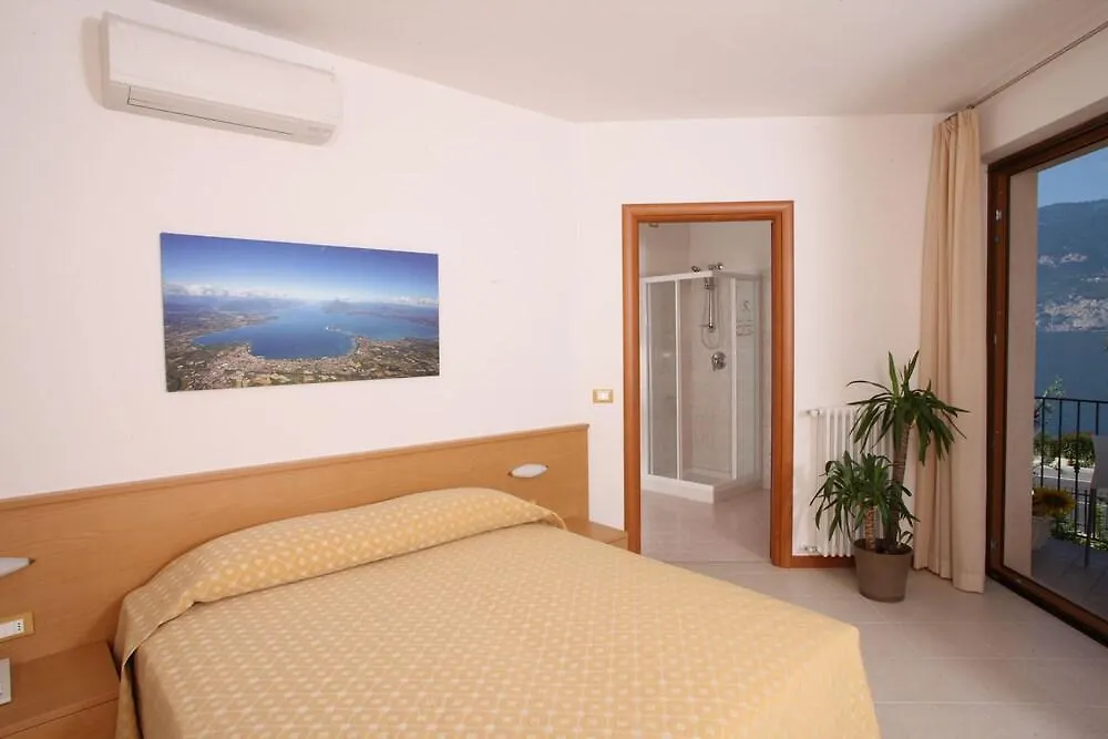 June Stay Lake Garda ブレンゾーネ
