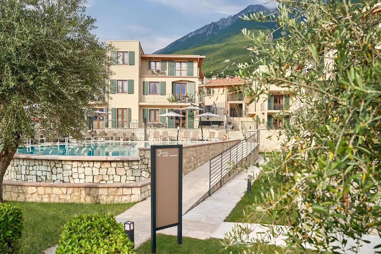 June Stay Lake Garda ブレンゾーネ アパートホテル