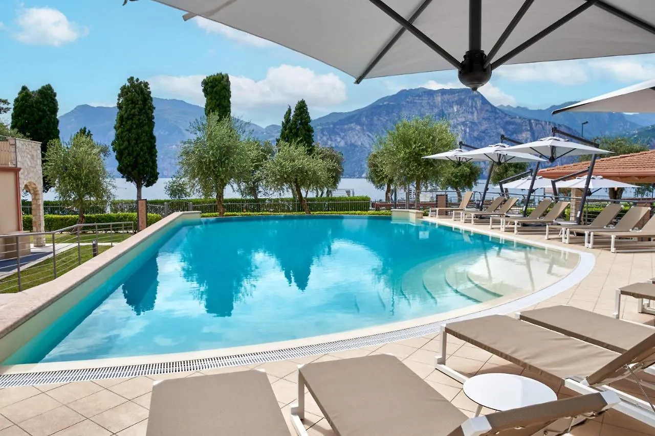 June Stay Lake Garda ブレンゾーネ