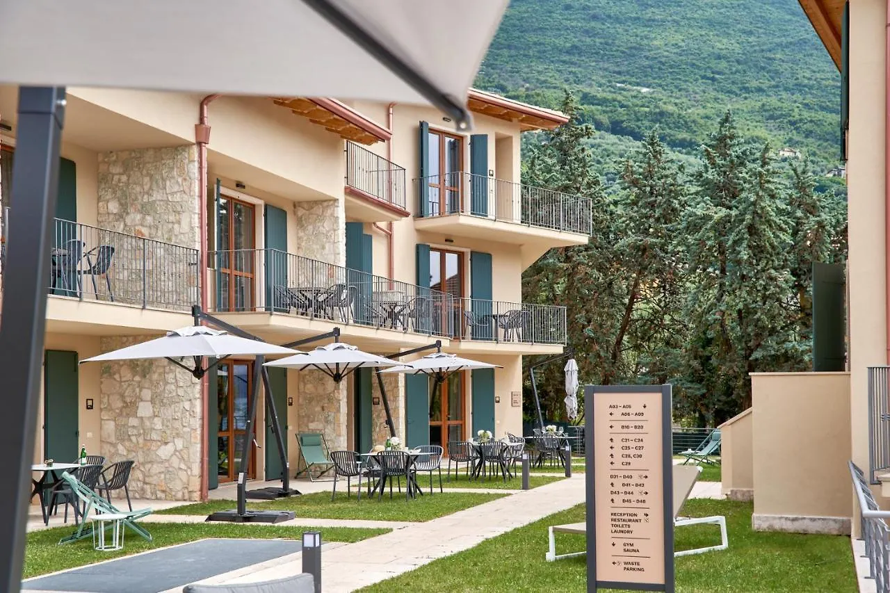 June Stay Lake Garda ブレンゾーネ アパートホテル