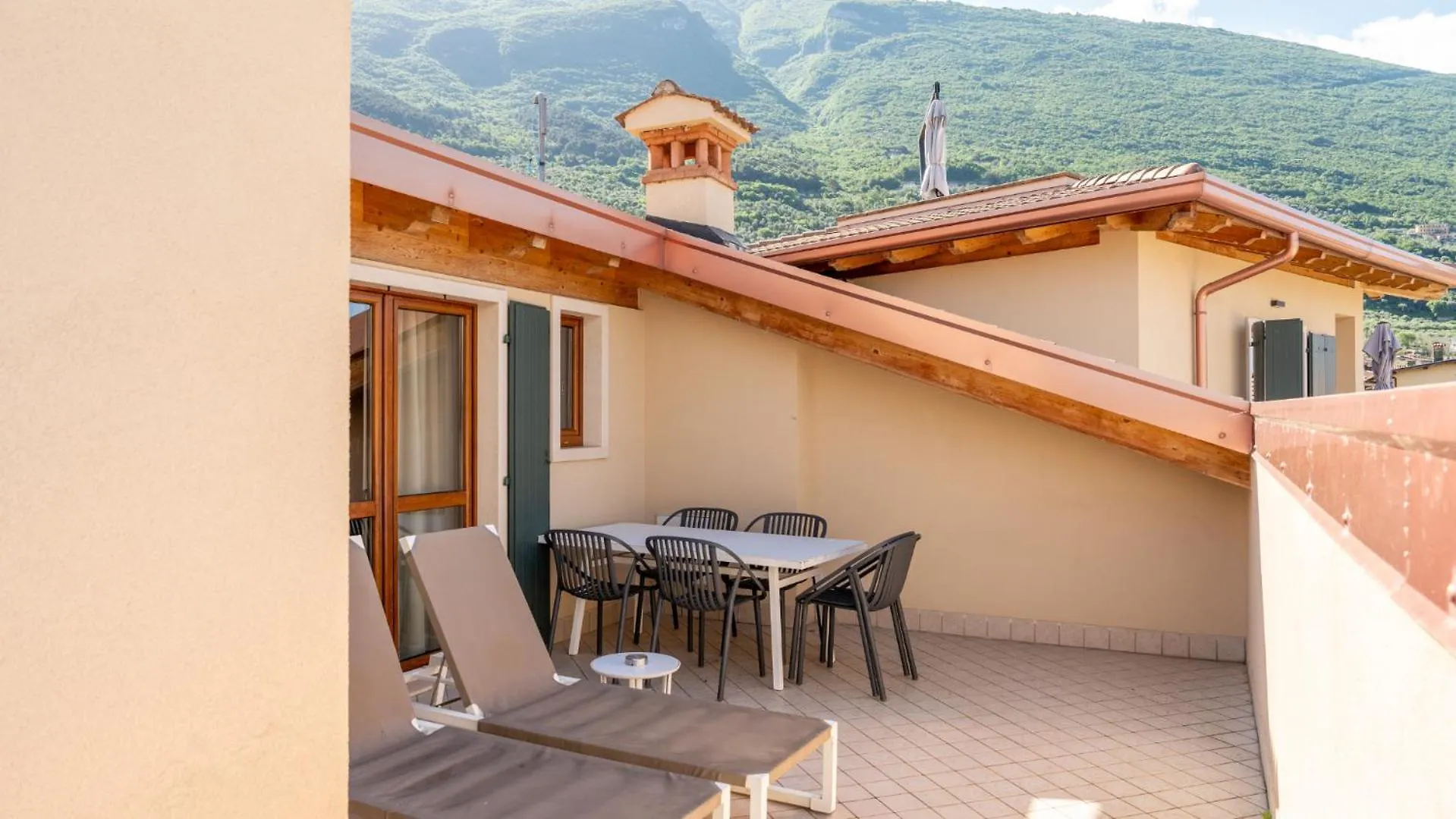 June Stay Lake Garda ブレンゾーネ イタリア
