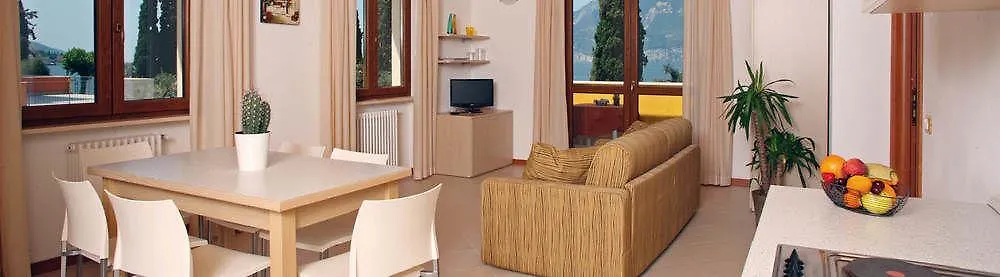 アパートホテル June Stay Lake Garda ブレンゾーネ