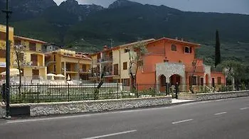 June Stay Lake Garda ブレンゾーネ